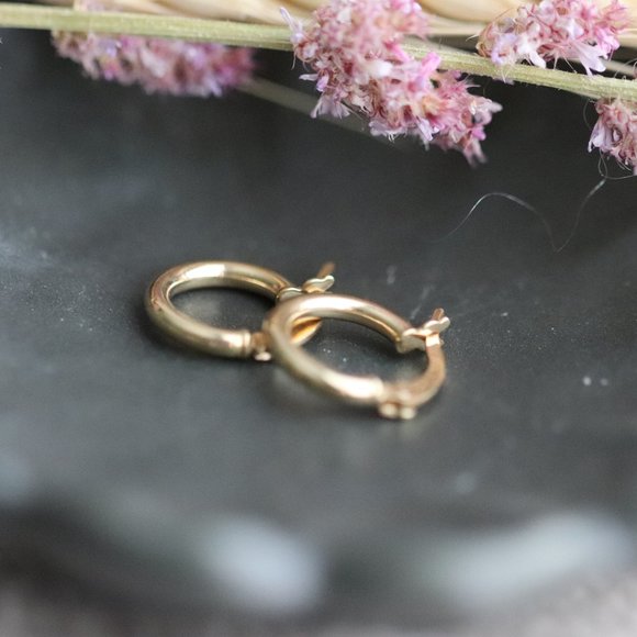 10K Solid Yellow Gold "the Simple Things - tube" earrings - Picture 4 of 6